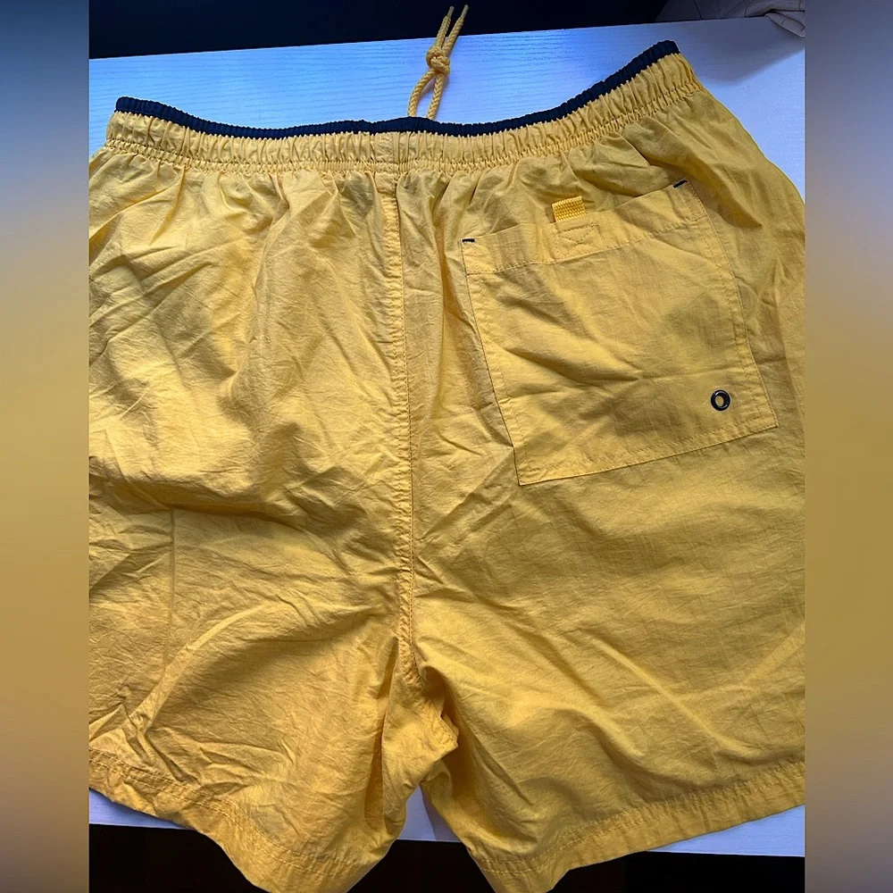 EUC Vibrant Yellow Men's Athletic Shorts mesh brief built-in 4 pockets size M